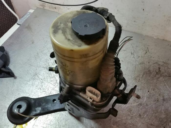 Power steering pump Opel Vectra C GTS 2.2 16V 000000 Z22SE TRW