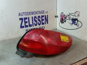 Usados Luz trasera derecha Peugeot 206 CC (2D) 1.6 16V Precio € 36,75 Norma de margen ofrecido por Zelissen V.O.F. autodemontage
