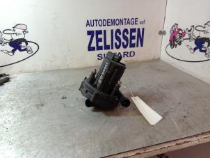 Usagé Pompe secondaire BMW X5 (E53) 3.0 24V Prix € 78,75 Règlement à la marge proposé par Zelissen V.O.F. autodemontage