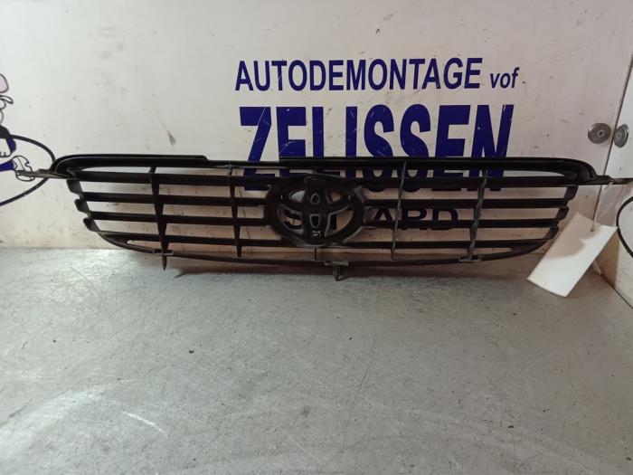 Grille from a Toyota Corolla (EB/WZ/CD) 1.4 16V VVT-i 2000
