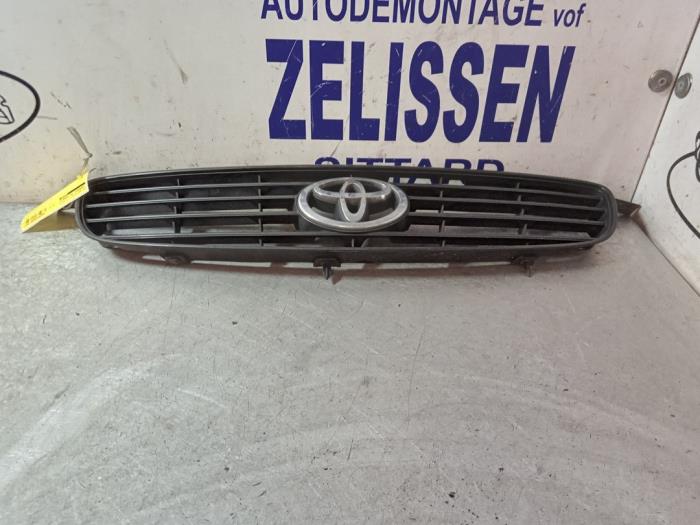 Grille from a Toyota Corolla (EB/WZ/CD) 1.4 16V VVT-i 2000