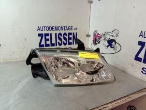 Używane Reflektor prawy Nissan Almera (N16) 1.5 16V Cena € 36,75 Procedura marży oferowane przez Zelissen V.O.F. autodemontage