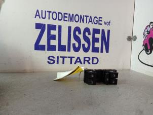 Usagé Commutateur vitre électrique Volkswagen Golf Plus (5M1/1KP) 1.9 TDI 105 Prix € 21,00 Règlement à la marge proposé par Zelissen V.O.F. autodemontage