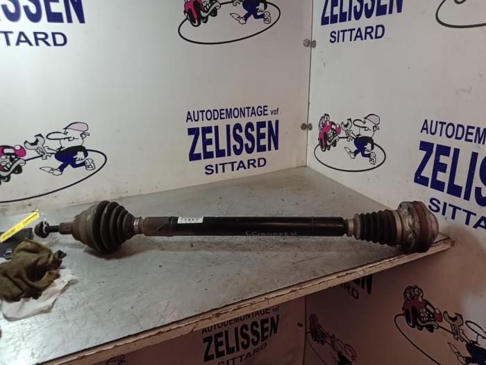 Front drive shaft, right from a Volkswagen Golf Plus (5M1/1KP) 1.9 TDI 105 2009