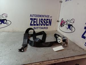 Usados Cinturón de seguridad derecha detrás Volkswagen Golf Plus (5M1/1KP) 1.9 TDI 105 Precio € 52,50 Norma de margen ofrecido por Zelissen V.O.F. autodemontage