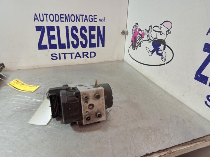 Usagé Bloc ABS Peugeot 406 Break (8E/F) 2.0 16V Prix € 68,25 Règlement à la marge proposé par Zelissen V.O.F. autodemontage