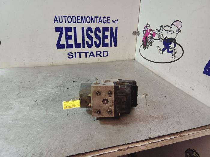 Usagé Bloc ABS Mitsubishi Space Star (DG) 1.6 16V Prix € 73,50 Règlement à la marge proposé par Zelissen V.O.F. autodemontage