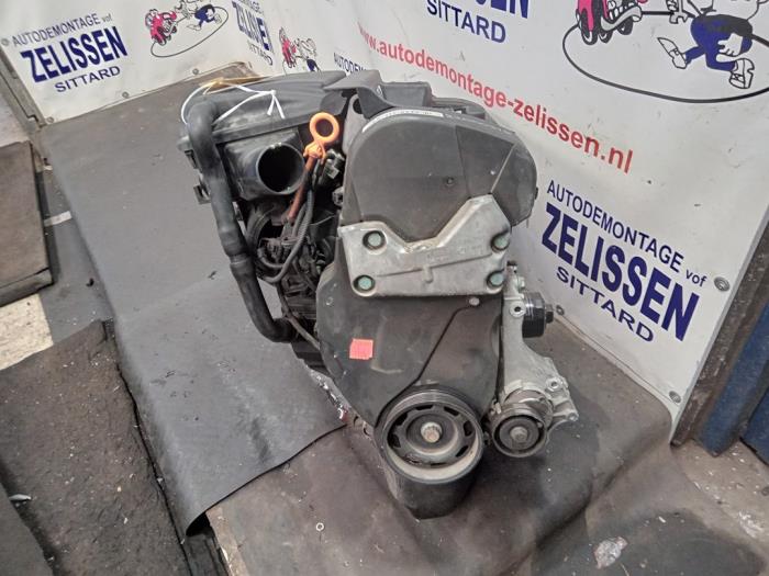 Engine from a Volkswagen Polo III (6N2) 1.4 16V 75 2001