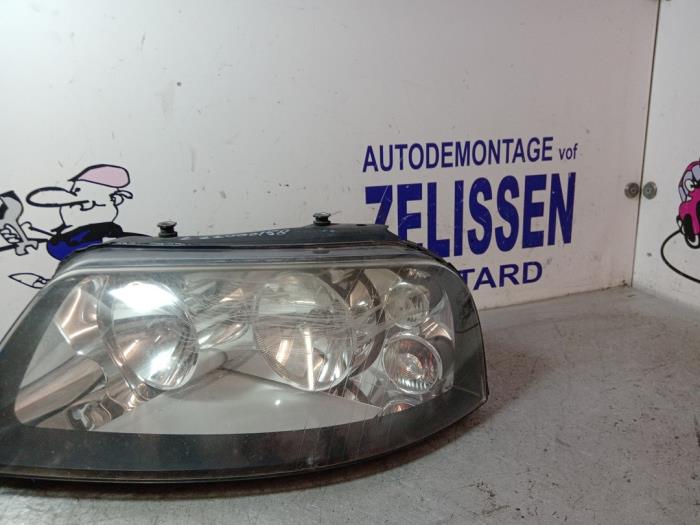 Używane Reflektor lewy Seat Alhambra (7V8/9) 2.0 Cena € 47,25 Procedura marży oferowane przez Zelissen V.O.F. autodemontage