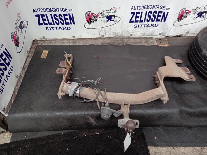 Używane Hak holowniczy Dodge Ram Van 2.5 CRD 16V Cena € 131,25 Procedura marży oferowane przez Zelissen V.O.F. autodemontage