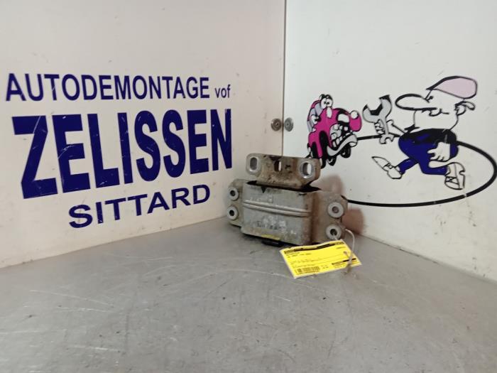 Used Engine mount Volkswagen Caddy III (2KA,2KH,2CA,2CH) 2.0 SDI Price € 31,50 Margin scheme offered by Zelissen V.O.F. autodemontage