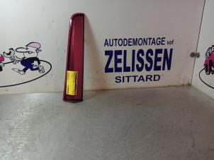 Usagé Bord feu arrière gauche Nissan Note (E11) 1.4 16V Prix € 26,25 Règlement à la marge proposé par Zelissen V.O.F. autodemontage