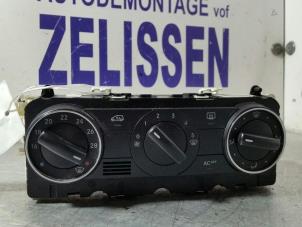 Używane Panel sterowania nagrzewnicy Mercedes A (W169) 1.7 A-170 Cena € 52,50 Procedura marży oferowane przez Zelissen V.O.F. autodemontage