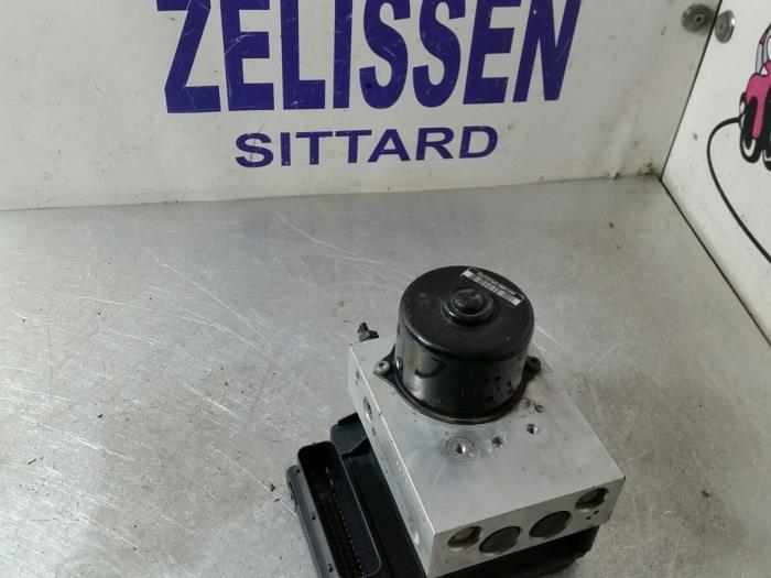 Begagnade ABS-pump Audi A2 (8Z0) 1.4 16V Pris € 204,75 Marginaltabell erbjuds av Zelissen V.O.F. autodemontage