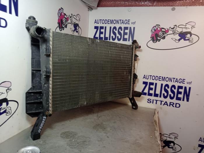 Radiator from a Mercedes-Benz A (W169) 1.7 A-170 2005