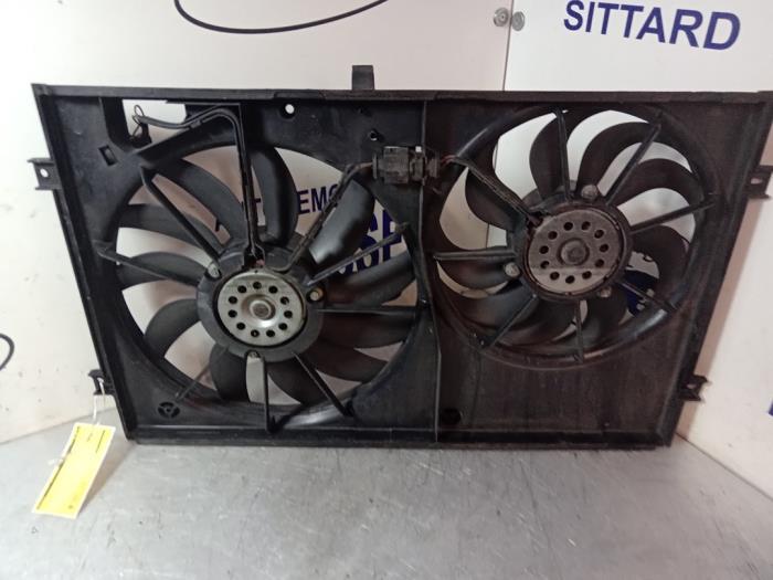 Cooling fans from a Volkswagen Touran (1T1/T2) 2.0 FSI 16V 2004