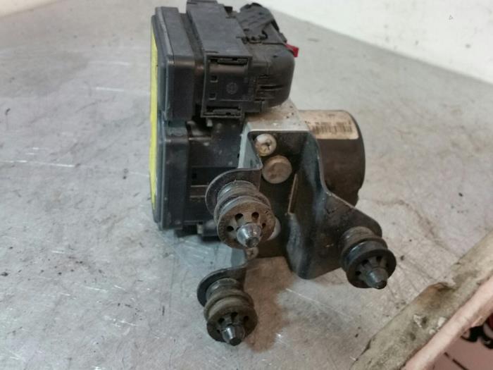 ABS pump Skoda Octavia Combi 1.8 TSI 16V 1K0907379AK CDA ATE