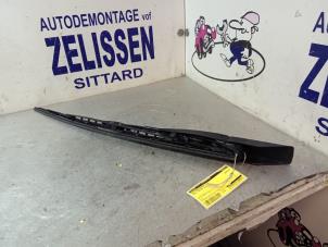 Used Front wiper arm Opel Vectra C 1.8 16V Price € 15,75 Margin scheme offered by Zelissen V.O.F. autodemontage