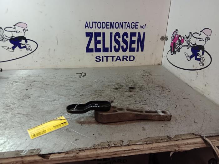 Used Engine mount Volkswagen Caddy III (2KA,2KH,2CA,2CH) 1.6 TDI 16V Price € 26,25 Margin scheme offered by Zelissen V.O.F. autodemontage
