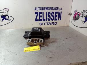 Usagé Support moteur Volkswagen Caddy III (2KA,2KH,2CA,2CH) 1.6 TDI 16V Prix € 36,75 Règlement à la marge proposé par Zelissen V.O.F. autodemontage
