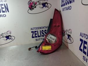 Używane Tylne swiatlo pozycyjne prawe Opel Agila (B) 1.2 16V Cena € 42,00 Procedura marży oferowane przez Zelissen V.O.F. autodemontage