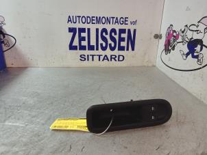 Gebrauchte Elektrisches Fenster Schalter Renault Twingo II (CN) 1.2 16V Preis € 21,00 Margenregelung angeboten von Zelissen V.O.F. autodemontage