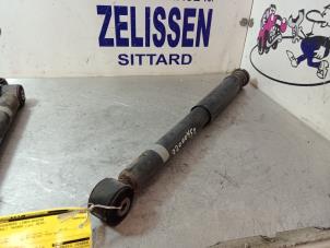 Used Rear shock absorber, left Renault Twingo II (CN) 1.2 16V Price € 42,00 Margin scheme offered by Zelissen V.O.F. autodemontage