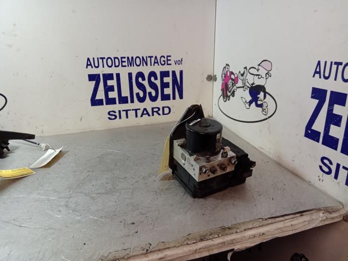 Begagnade ABS-pump Volkswagen Caddy III (2KA,2KH,2CA,2CH) 1.6 TDI 16V Pris € 262,50 Marginaltabell erbjuds av Zelissen V.O.F. autodemontage