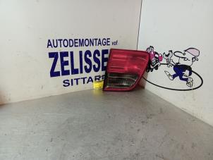 Usagé Feu arrière secondaire droit Mercedes E Combi (S210) 3.2 E-320 CDI 24V Prix € 26,25 Règlement à la marge proposé par Zelissen V.O.F. autodemontage