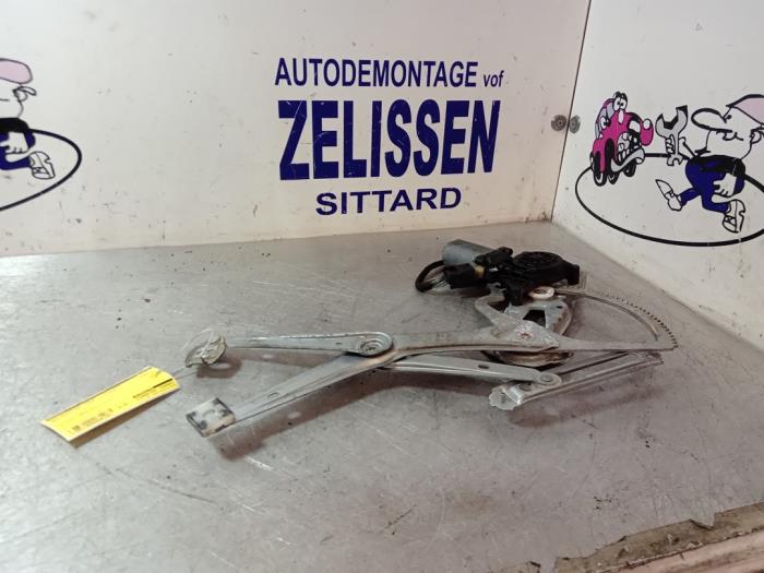 Begagnade Fönstermekanism, 4-dörrars, vänster fram Mercedes E Combi (S210) 3.2 E-320 CDI 24V Pris € 42,00 Marginaltabell erbjuds av Zelissen V.O.F. autodemontage