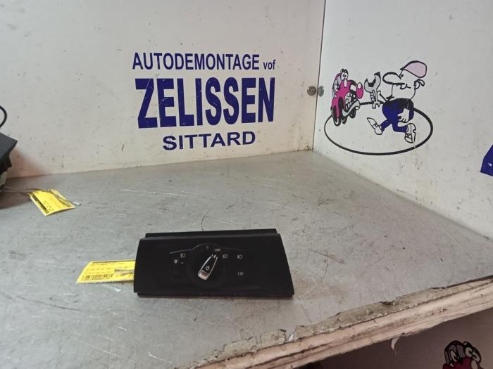 Używane Przelacznik swiatel BMW 3 serie Touring (E91) 318d 16V Cena € 42,00 Procedura marży oferowane przez Zelissen V.O.F. autodemontage