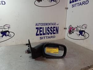Używane Lusterko zewnetrzne prawe Renault Laguna II (BG) 1.8 16V Cena € 42,00 Procedura marży oferowane przez Zelissen V.O.F. autodemontage
