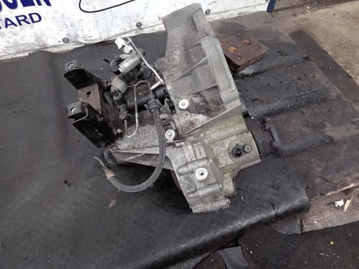 Getriebe van een Volkswagen Polo IV (9N1/2/3) 1.2 12V 2006