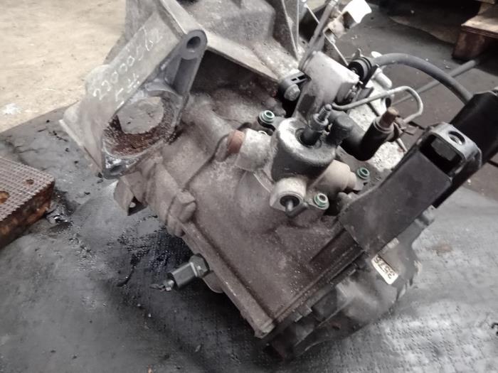 Getriebe van een Volkswagen Polo IV (9N1/2/3) 1.2 12V 2006