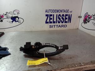 Used Front door handle 4-door, right Ford Focus 3 1.6 Ti-VCT 16V 125 Price € 21,00 Margin scheme offered by Zelissen V.O.F. autodemontage