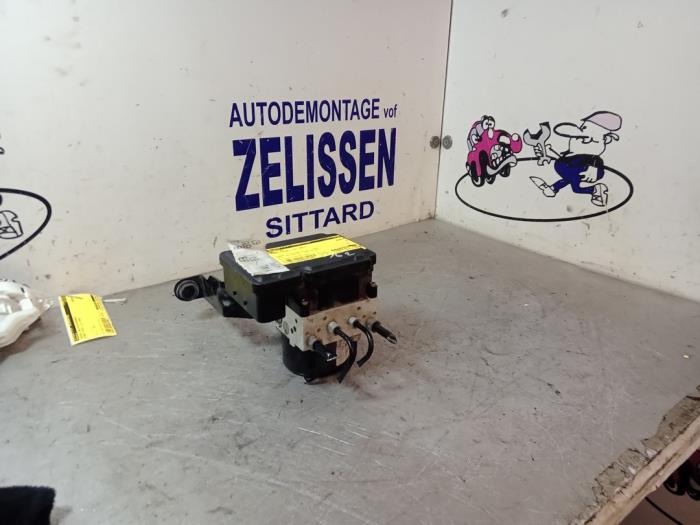Used ABS pump Ford Focus 3 1.6 Ti-VCT 16V 125 Price € 131,25 Margin scheme offered by Zelissen V.O.F. autodemontage