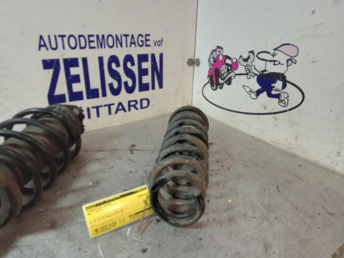 Rear coil spring from a BMW 3 serie Touring (E91) 318d 16V 2009