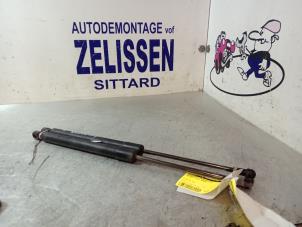 Used Rear gas strut, left Volkswagen Golf V (1K1) 1.6 FSI 16V Price € 10,50 Margin scheme offered by Zelissen V.O.F. autodemontage