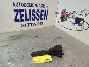 Usados Interruptor de indicador de dirección Peugeot 206 (2A/C/H/J/S) 2.0 GTI 16V Precio € 21,00 Norma de margen ofrecido por Zelissen V.O.F. autodemontage