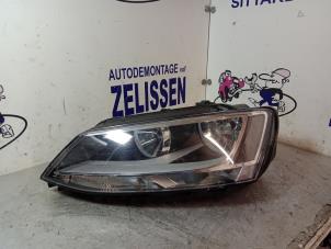 Used Headlight, left Volkswagen Jetta IV (162/16A) 1.4 TSI 122 16V Price € 204,75 Margin scheme offered by Zelissen V.O.F. autodemontage