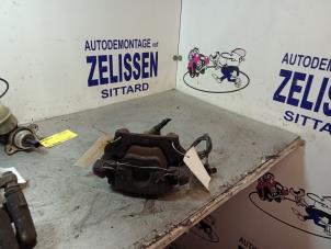 Usagé Etrier de frein avant droit Mercedes E Combi (S210) 3.2 E-320 CDI 24V Prix € 42,00 Règlement à la marge proposé par Zelissen V.O.F. autodemontage