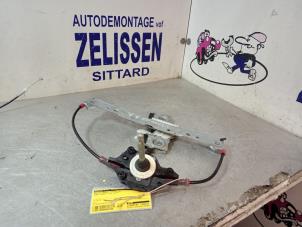 Używane Mechanizm szyby prawej tylnej wersja 4-drzwiowa Ford Fiesta 6 (JA8) 1.25 16V Cena € 52,50 Procedura marży oferowane przez Zelissen V.O.F. autodemontage