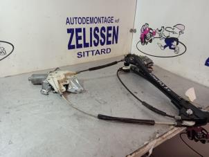 Usagé Mécanique vitre 2portes avant droite Mercedes SLK (R170) 2.3 230 K 16V Prix € 99,75 Règlement à la marge proposé par Zelissen V.O.F. autodemontage