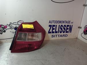 Usagé Feu arrière droit BMW 1 serie (E87/87N) 120d 16V Prix € 47,25 Règlement à la marge proposé par Zelissen V.O.F. autodemontage