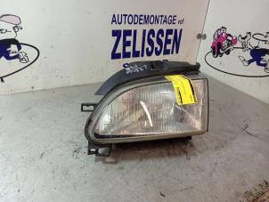 Używane Reflektor lewy Seat Arosa (6H1) 1.4 MPi Cena € 31,50 Procedura marży oferowane przez Zelissen V.O.F. autodemontage