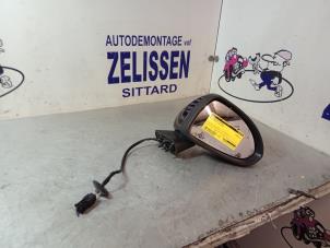 Usagé Rétroviseur extérieur droit Opel Corsa D 1.2 16V Prix € 42,00 Règlement à la marge proposé par Zelissen V.O.F. autodemontage