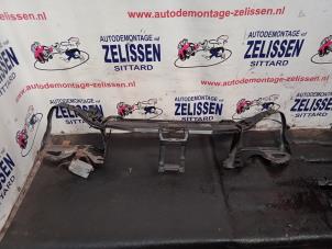 Używane Panel przedni Mercedes S (W220) 3.2 S-320 18V Cena € 105,00 Procedura marży oferowane przez Zelissen V.O.F. autodemontage