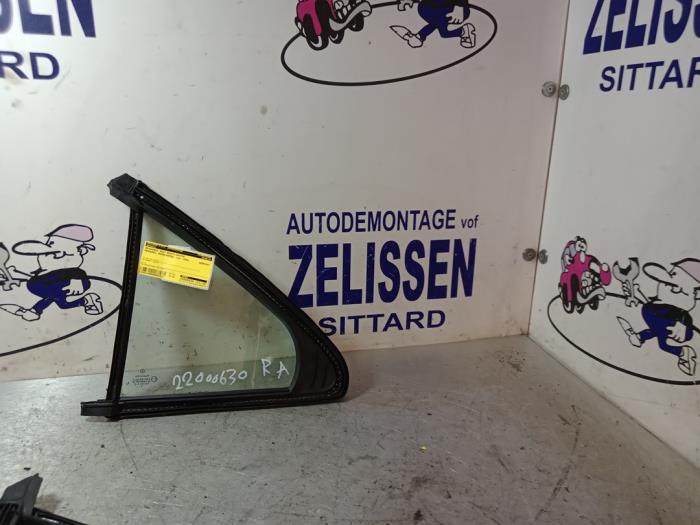 Usados Ventanilla triangular derecha detrás Mercedes S (W220) 3.2 S-320 18V Precio € 42,00 Norma de margen ofrecido por Zelissen V.O.F. autodemontage