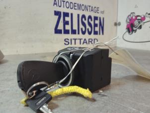 Usagé Serrure de contact + clé Mercedes S (W220) 3.2 S-320 18V Prix € 131,25 Règlement à la marge proposé par Zelissen V.O.F. autodemontage