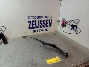Usagé Bras essuie-glace avant Mercedes S (W220) 3.2 S-320 18V Prix € 15,75 Règlement à la marge proposé par Zelissen V.O.F. autodemontage